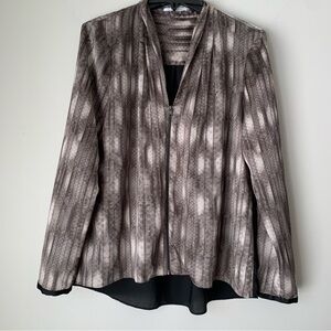 T Tahari Gray Black Snakeskin Print Zip Front Long Sleeve Blouse Top Dressy L